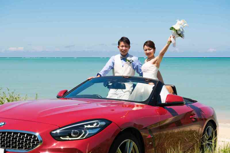 オープンカーにて