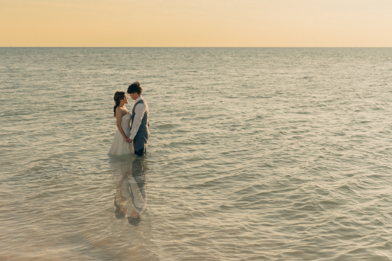 夕焼けとビーチと私たち