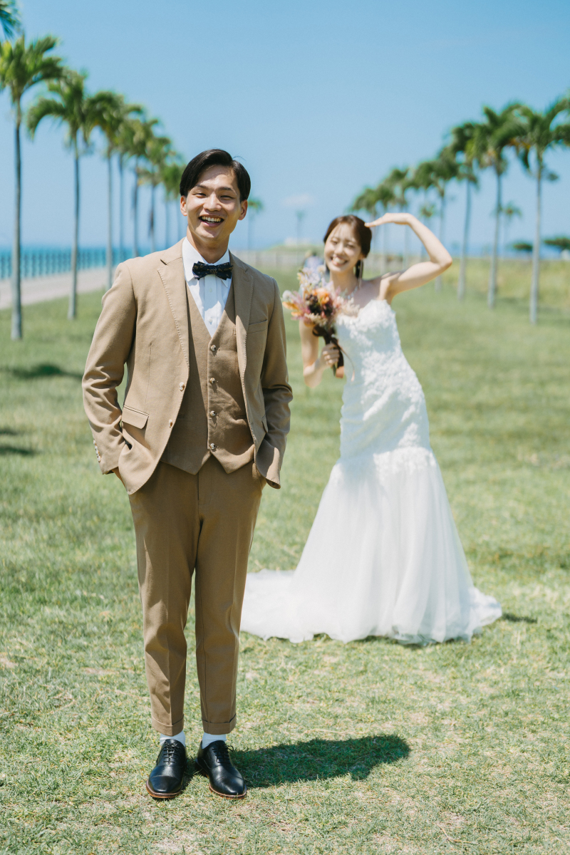 後ろでこっそり♡を作る新婦様