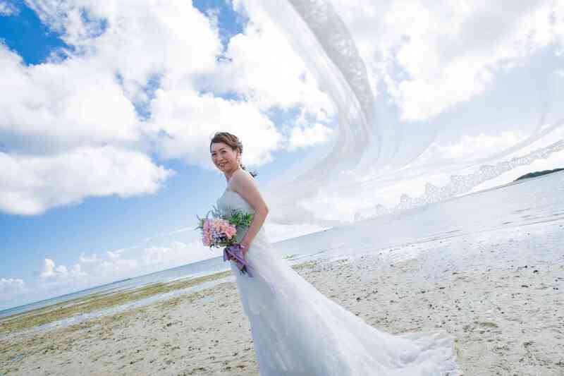 ベールをなびかせて