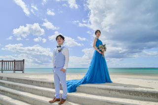 【新婦様ドレス2着付き！天然ビーチ撮影120カット】ドレス2着で雰囲気を変えて♩