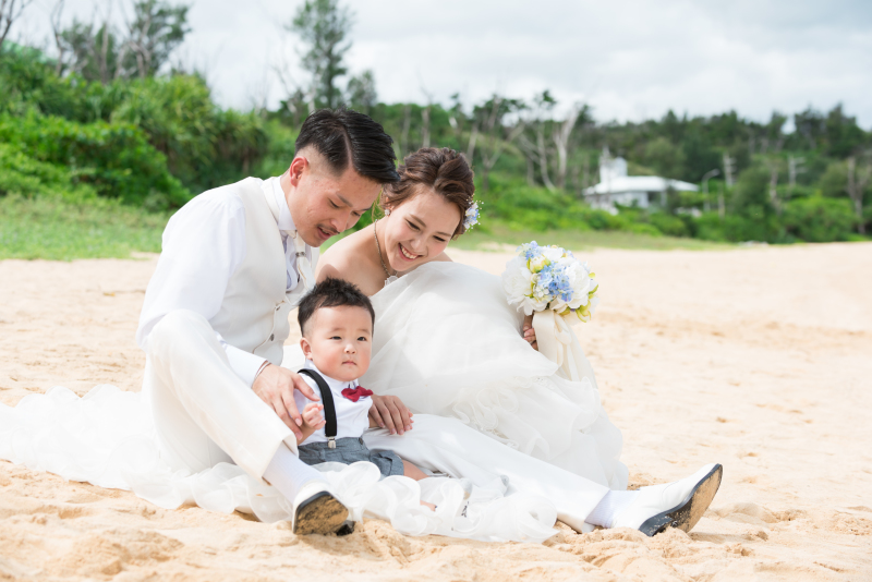 ビーチに座って