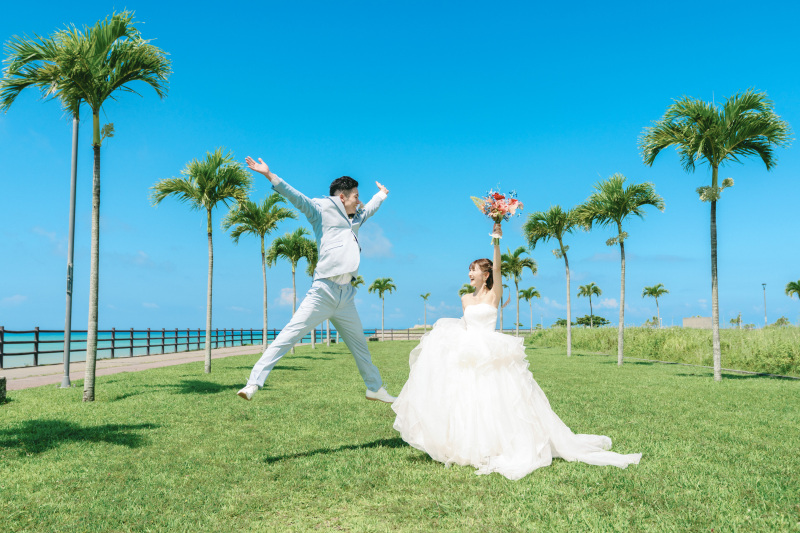 ラストカットは手を広げて空に向かってジャーンプ♬