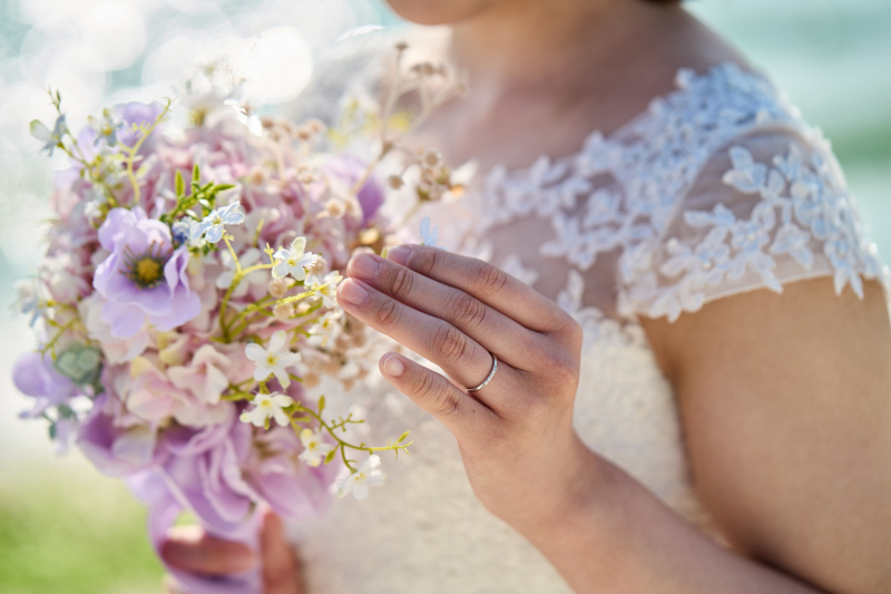 指輪とブーケのショットも