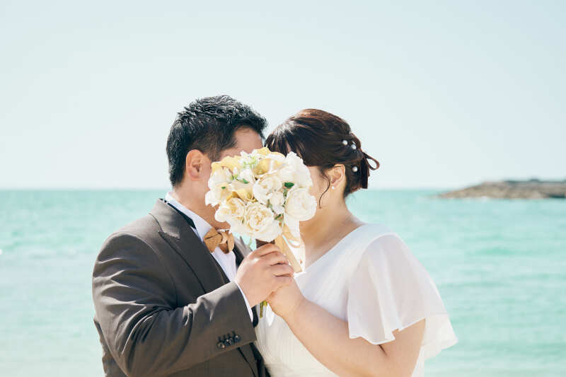 ブーケで顔隠しショット♪