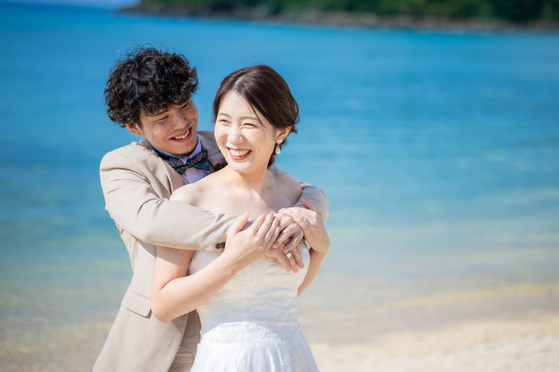 エメラルドブルーの海と私たち