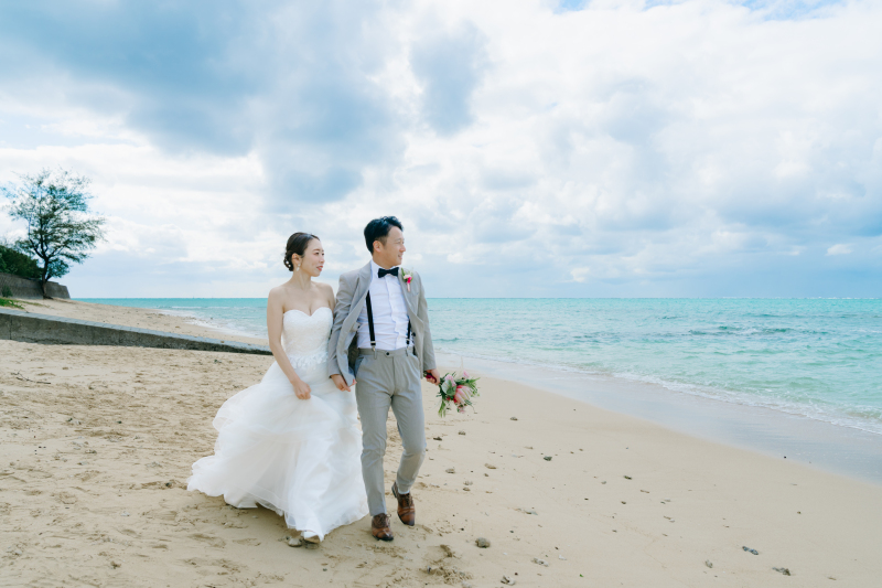 透き通った海に包まれて、沖縄での撮影スタート!!