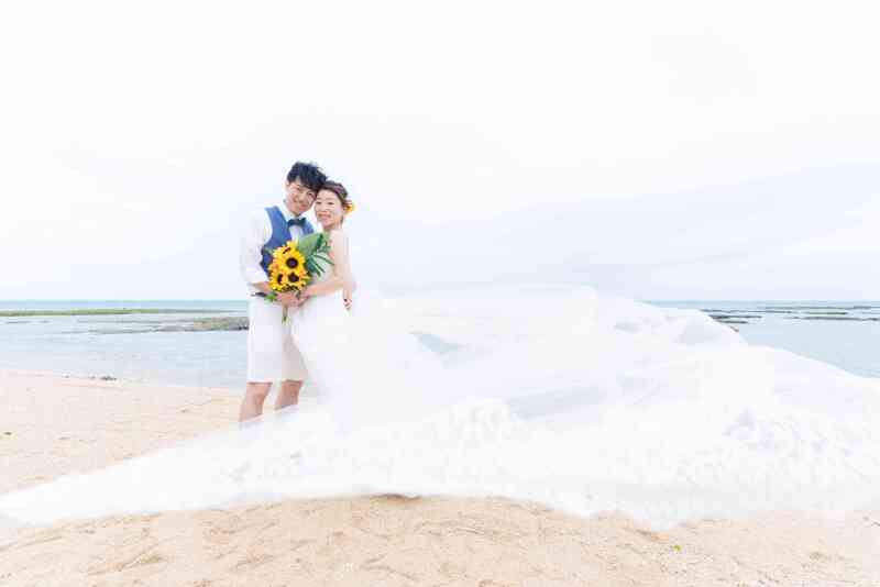 ドレスをなびかせて