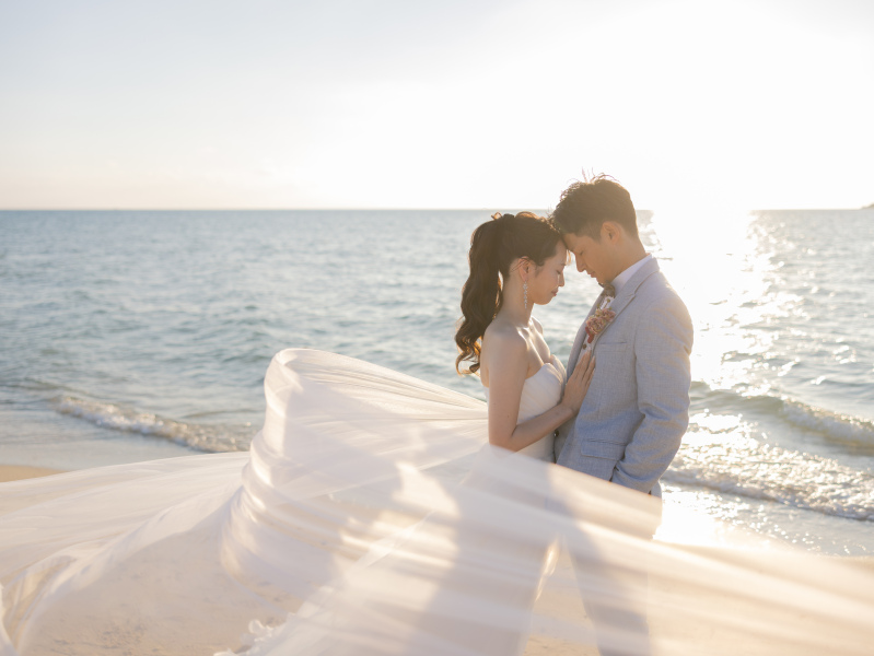 ベールをドレスのトレーンのようにした美しいシーン