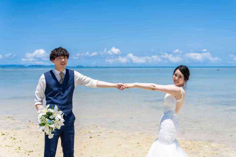 腕を引っ張り合い