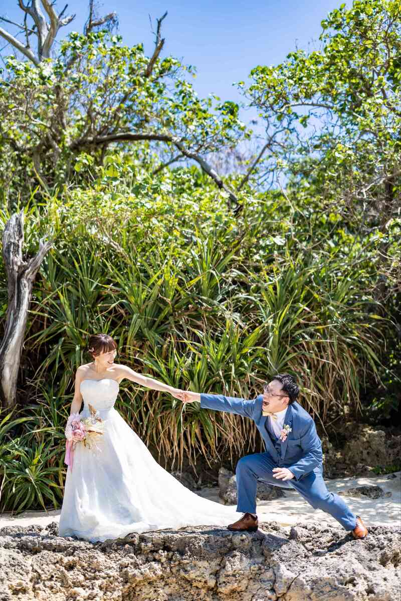 じゃれ合うように