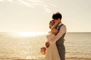 ビーチ&サンセットでロマンティックに