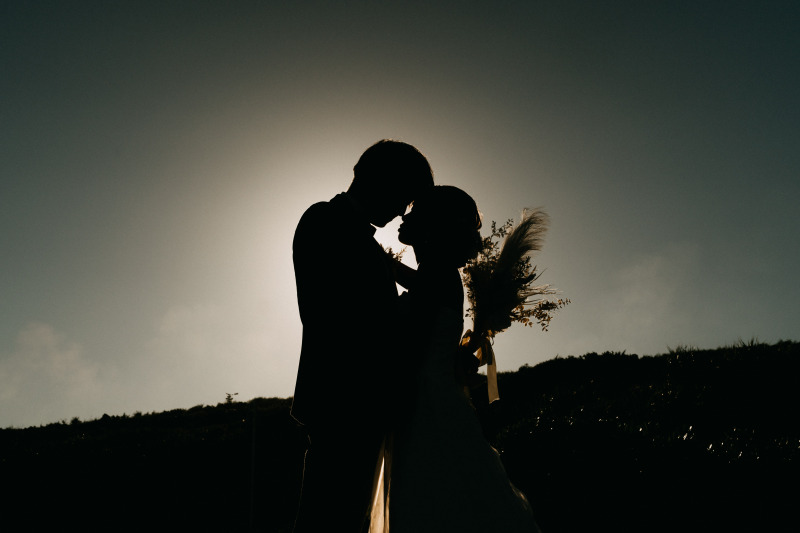 サンセットでシルエットのおふたり