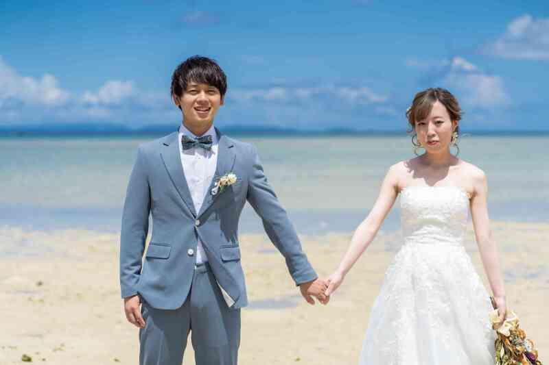 手と手を繋いで