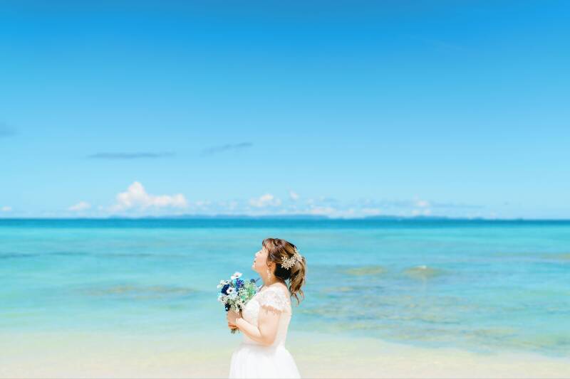 透き通った海と