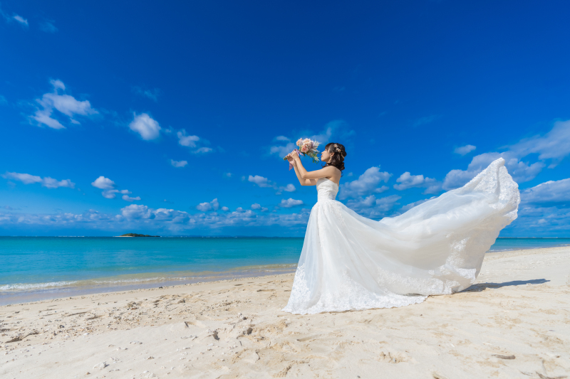 ドレスをフワッと