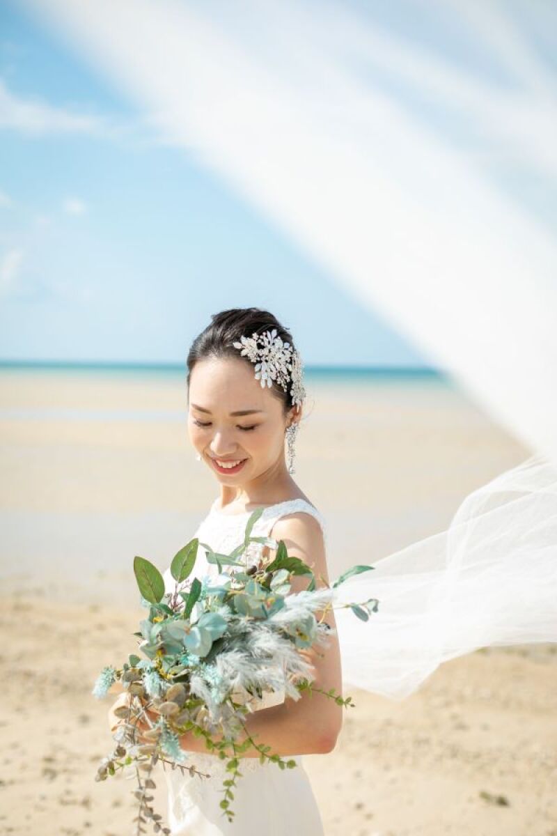 ベールが天に舞い上がる