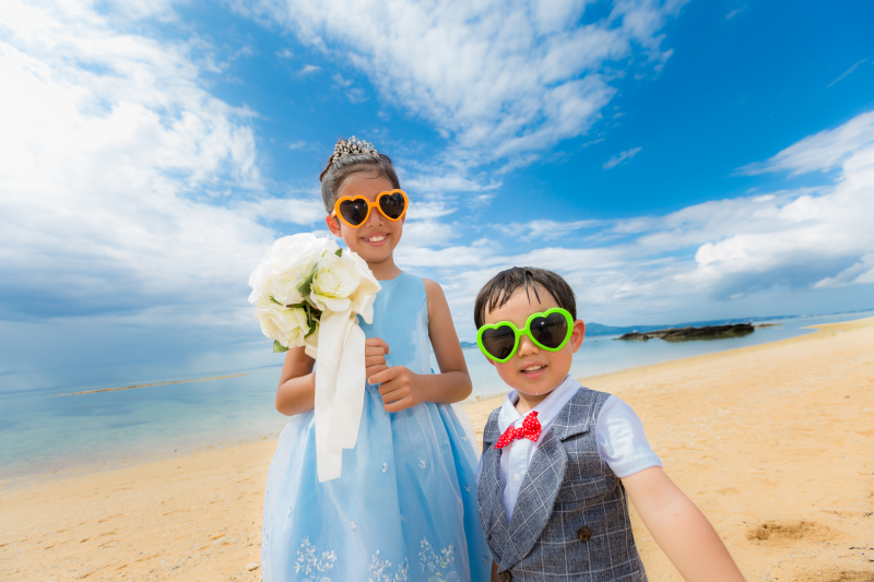 ブーケとサングラスと２人