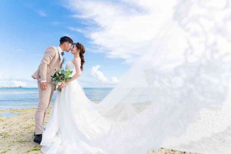 ドレスを靡かせて