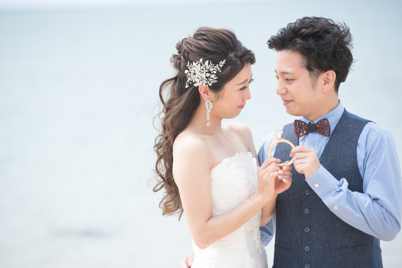 二人寄り添って