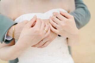 繋いだ手から溢れる愛を