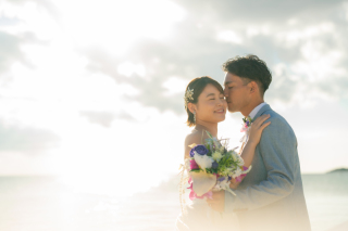 夕暮れ時のフォトウェディング