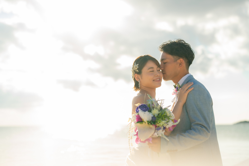 夕暮れ時のフォトウェディング