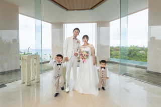 【天然ビーチ＆海の見えるチャペル撮影プラン】家族4人揃って賑やかな撮影に＾＾