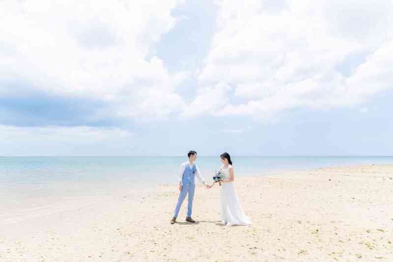 手と手を取り合って