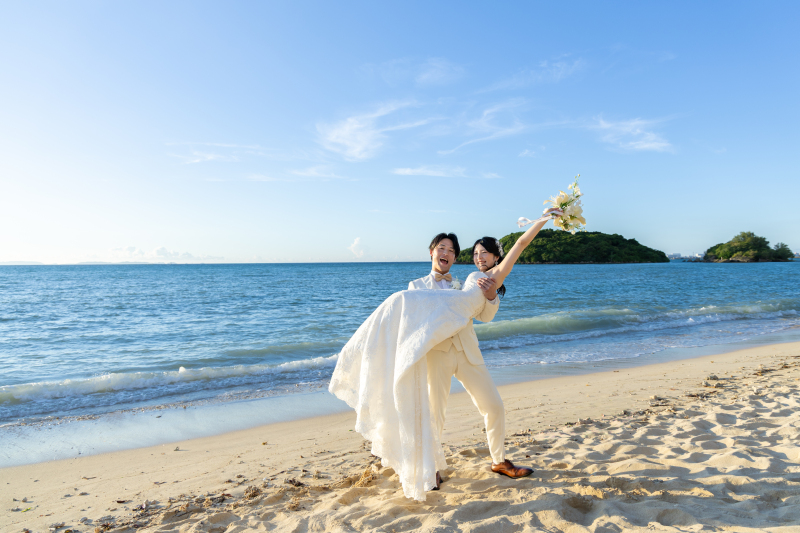 誰もが夢見るポーズ！お姫様抱っこも撮影してきます