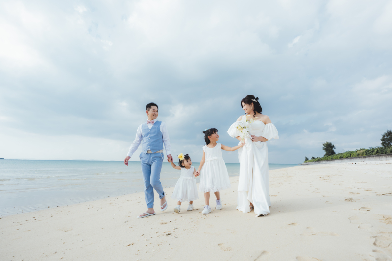 ラストカットはみんなでビーチをお散歩して♬