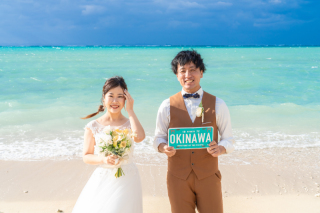 【ビーチ1ロケ撮影】青い空のもとで叶えるフォトウェディング