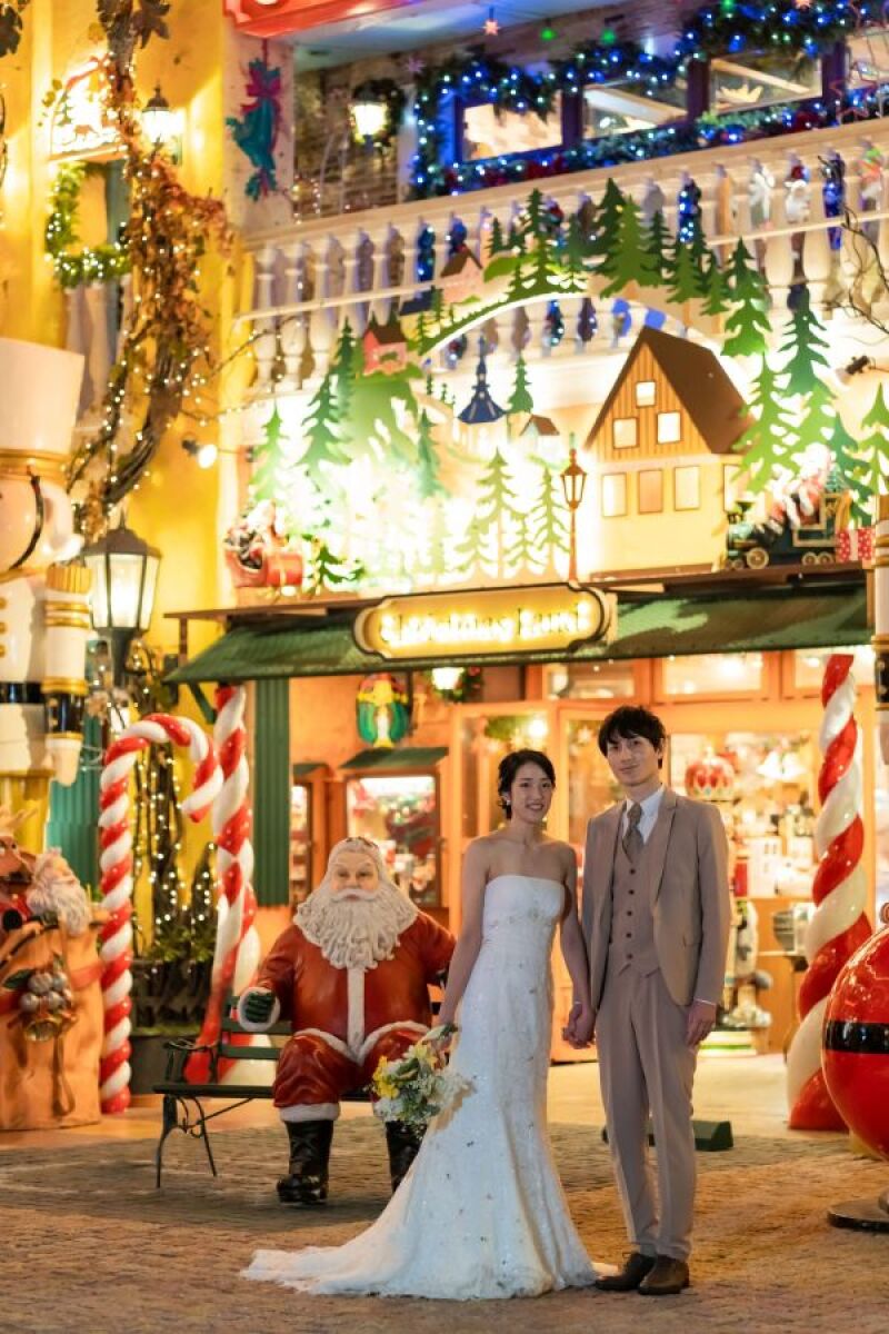 サンタクロースの前で