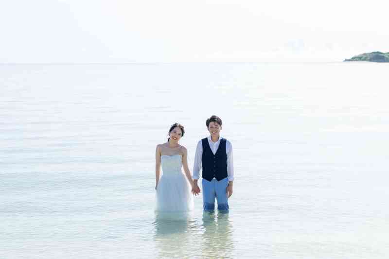 膝まで浸かって