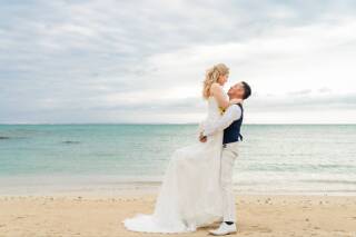 明るい笑顔と共に