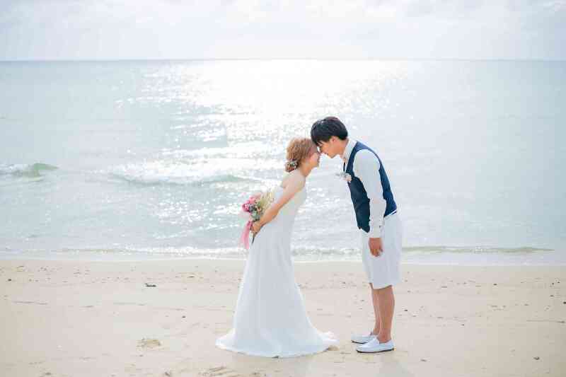 おでこを合わせて