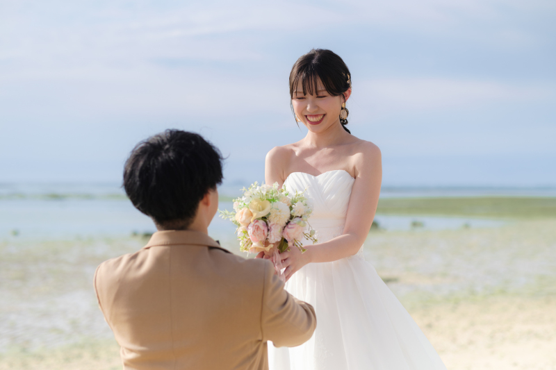 沖縄の海でプロポーズ!