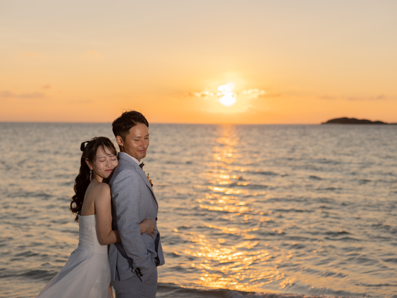 オレンジに染まるビーチはドラマのワンシーンのよう