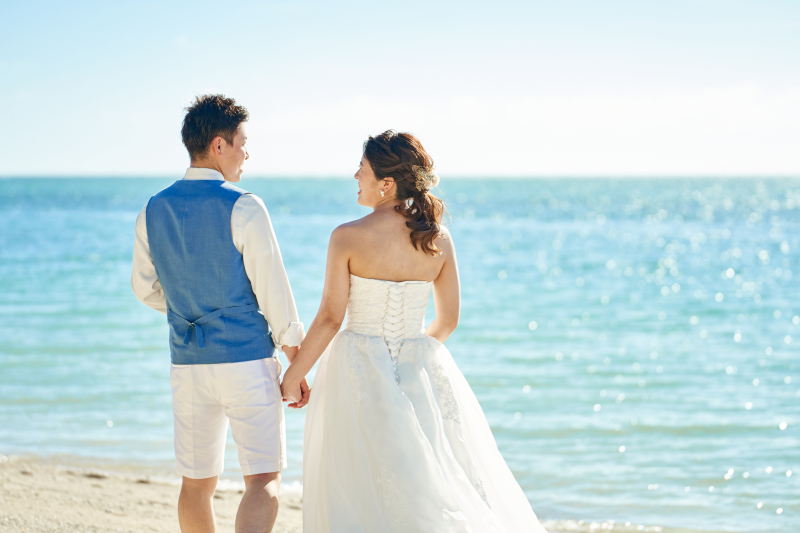 海を見渡しながら