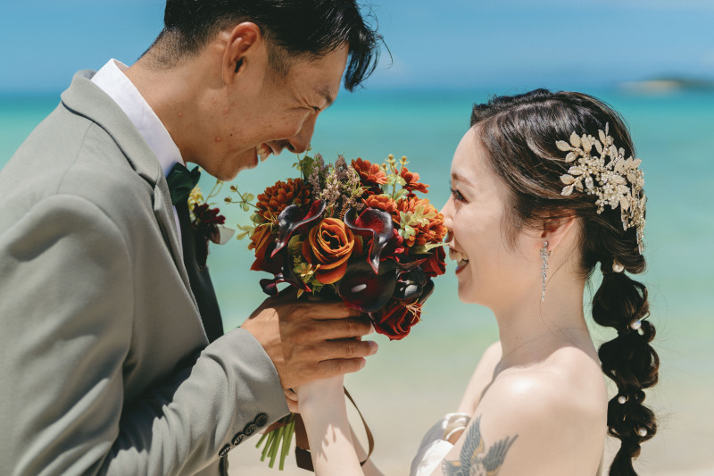 素敵な笑顔で見つめ合って