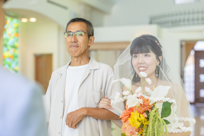 ご両親も撮影に参加して挙式風撮影もできます◎