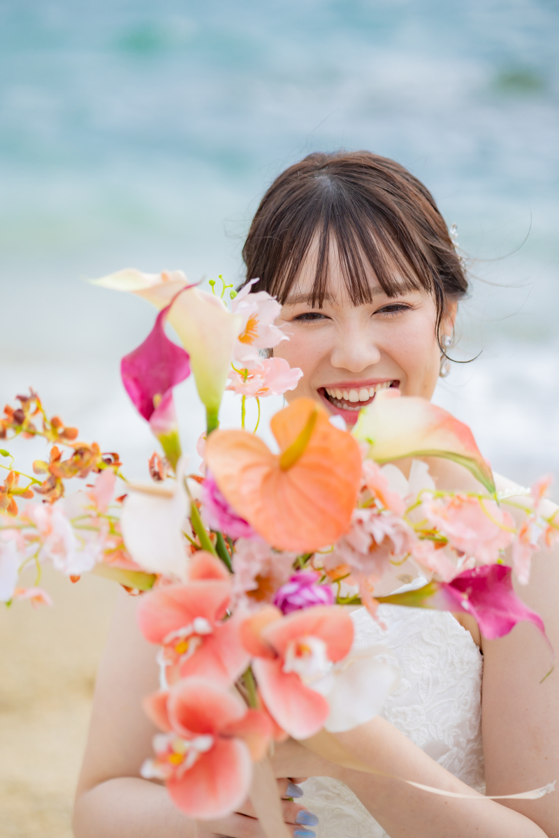 ご新婦様ソロショット！にっこり笑顔とブーケで◎