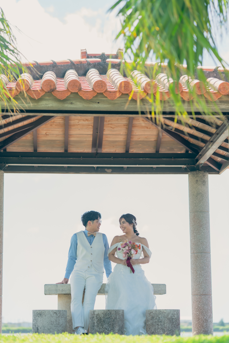 沖縄らしい赤瓦の東屋でパシャリ♪