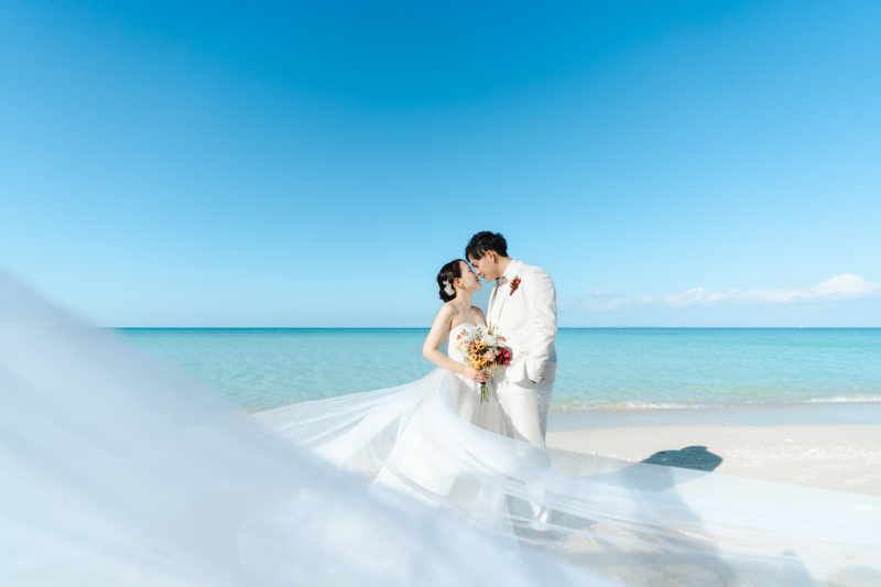 【天然ビーチ撮影コミコミ100カット】穏やかなビーチがおふたりをお出迎え♪