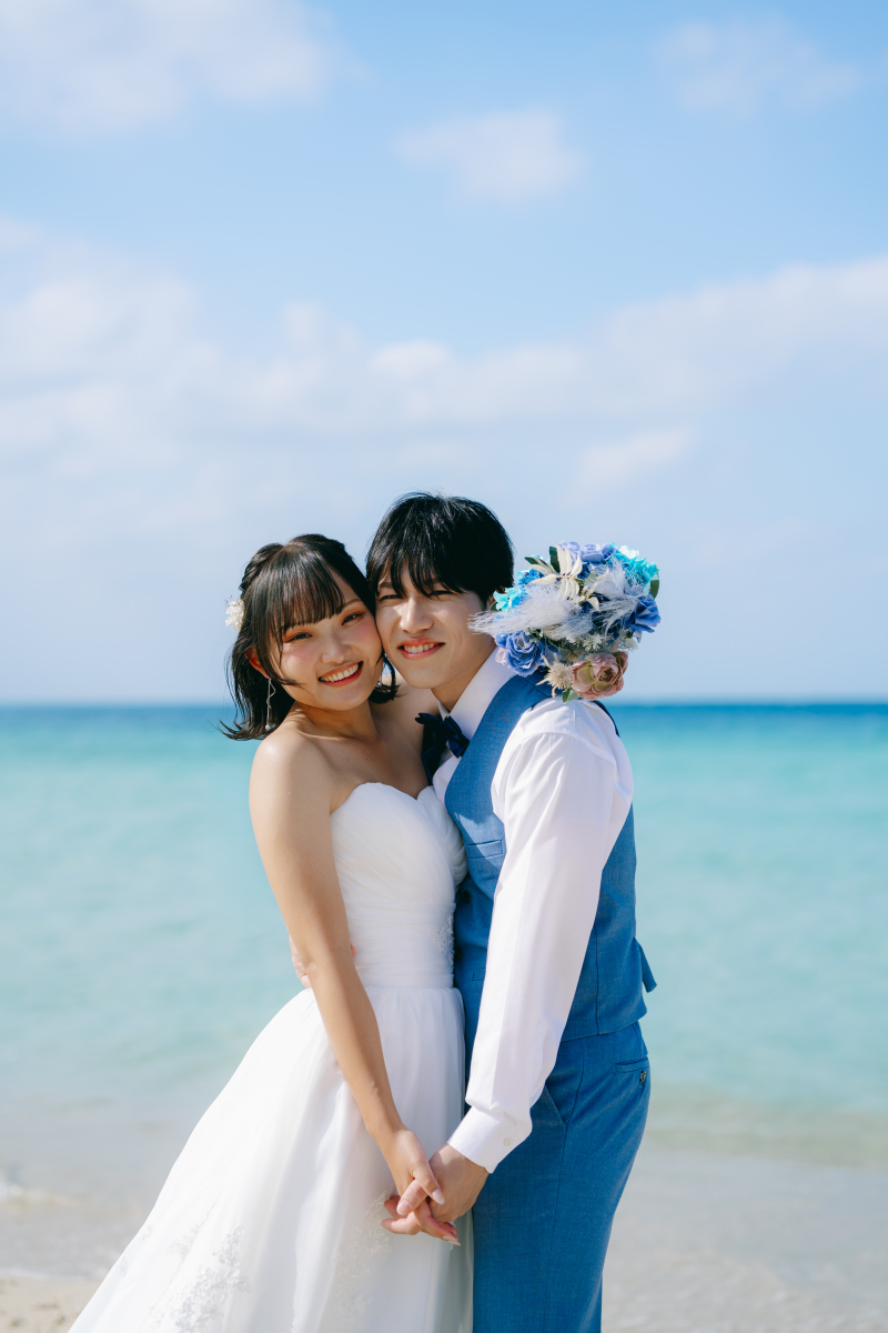 ほっぺを寄せて仲良しフォトポーズ