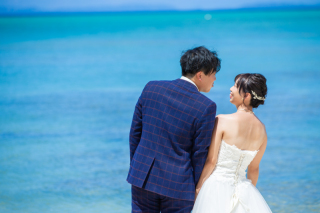 ビーチでユーモアたっぷりに！