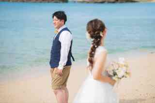 家族で楽しむビーチ撮影