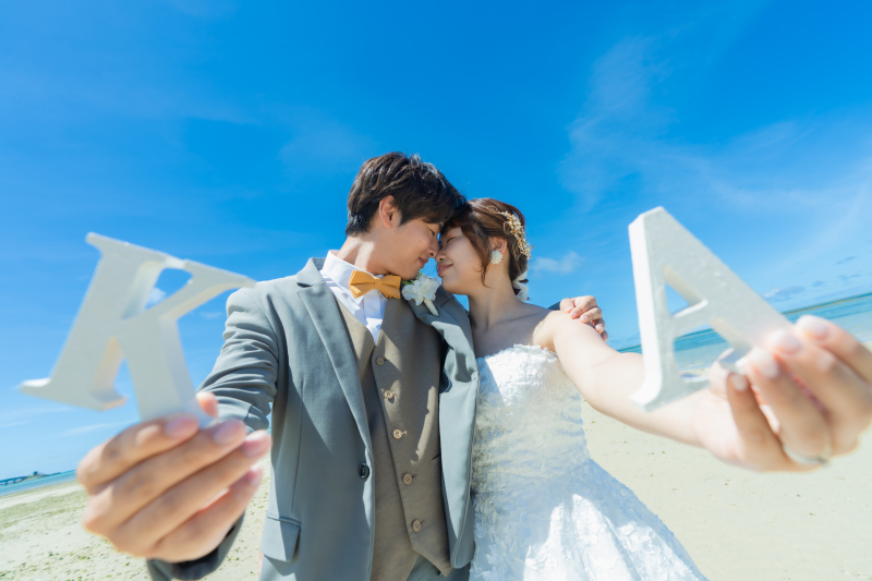 イニシャルや小物などアイテムを使ったショットも◎