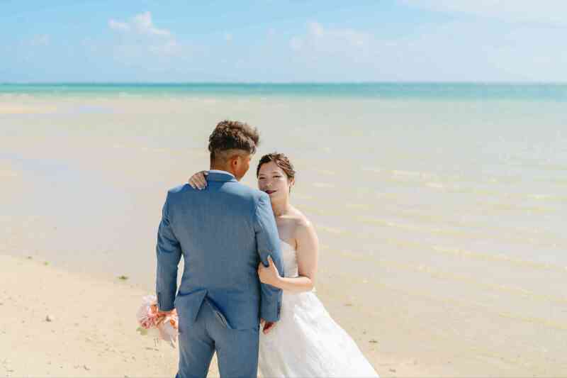 エメラルドグリーン