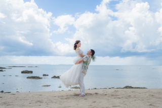 【天然ビーチ撮影コミコミ50カットプラン】お得♡な撮影プラン！微笑ましいお二人！